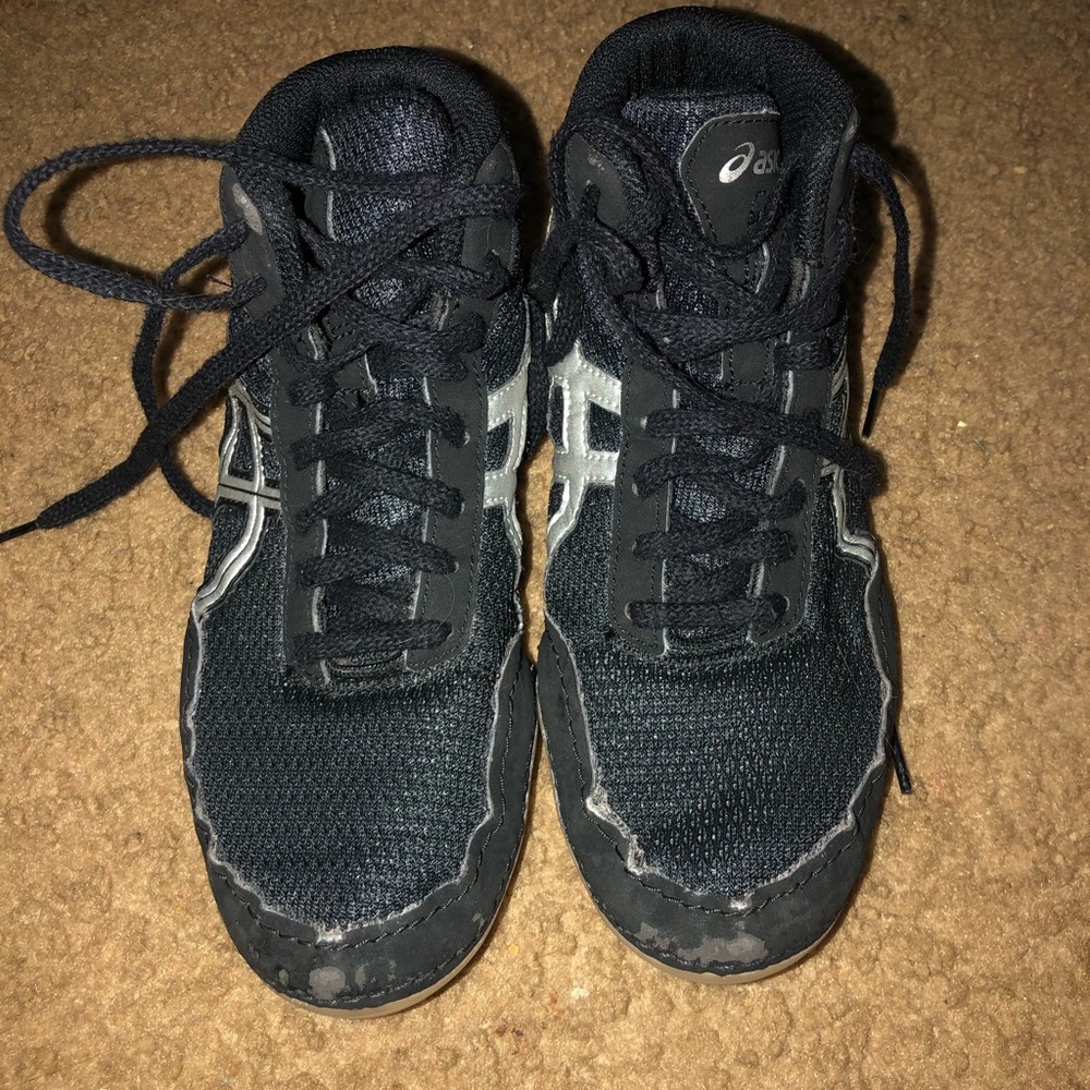 Wrestling shoes